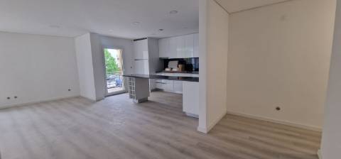 Novos, T3 na Urb. Quinta da Flamenga Oportunidade