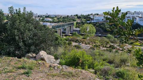 Lote de terreno para construção de prédio, em Tavira