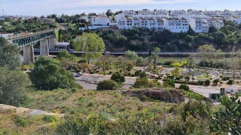 Lote de terreno para construção de prédio, em Tavira