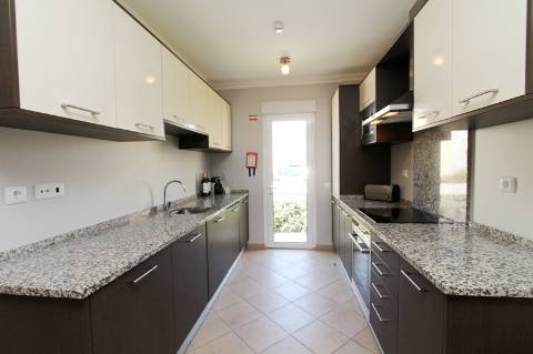 Luxuosas moradias V2 equipadas e mobiladas em Golfe Country Clube, Algarve