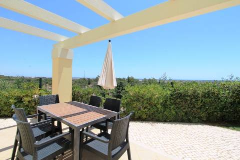 Luxuosas moradias V2 equipadas e mobiladas em Golfe Country Clube, Algarve