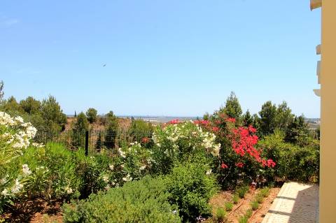 Luxuosas moradias V2 equipadas e mobiladas em Golfe Country Clube, Algarve