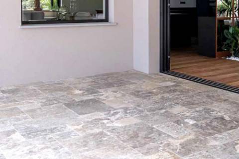 Nova moradia T3 com piscina, condomínio fechado, em Faro