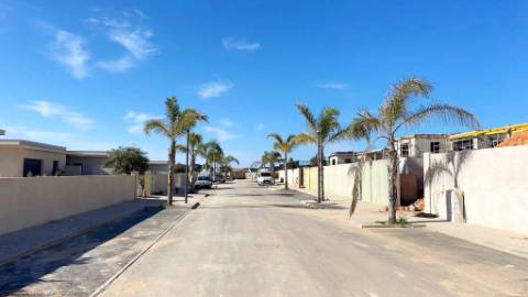 Nova moradia T3 com piscina, condomínio fechado, em Faro