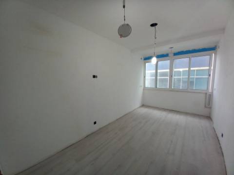 Apartamento T4 - Laranjeiro