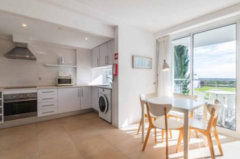 Apartamento de tipologia T1+1, Golden Club Cabanas.