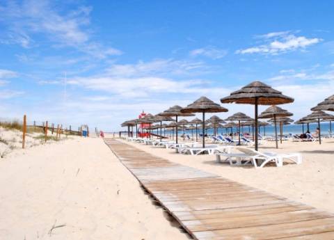 Apartamento de tipologia T1+1, Golden Club Cabanas.