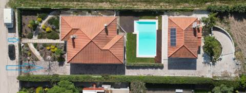 Moradias térreas T3 e T1, piscina, lote 5.250m2, Meco, Sesimbra