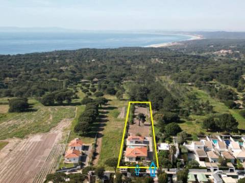 Moradias térreas T3 e T1, piscina, lote 5.250m2, Meco, Sesimbra