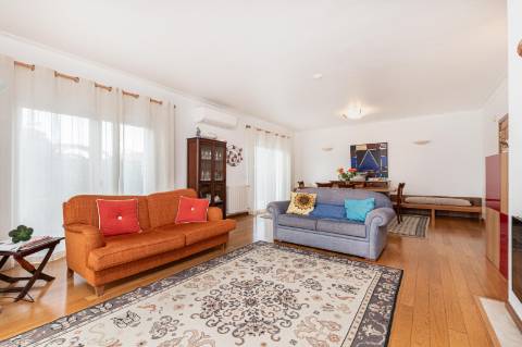 Moradias térreas T3 e T1, piscina, lote 5.250m2, Meco, Sesimbra