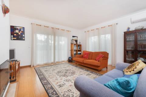 Moradias térreas T3 e T1, piscina, lote 5.250m2, Meco, Sesimbra