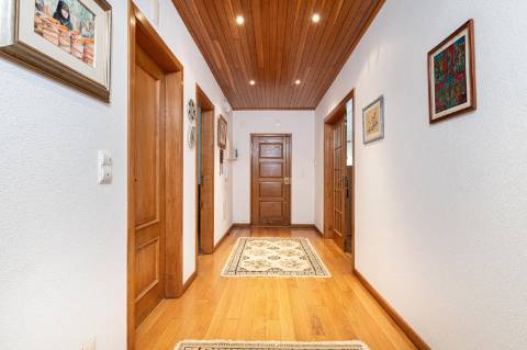 Moradias térreas T3 e T1, piscina, lote 5.250m2, Meco, Sesimbra