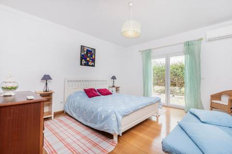 Moradias térreas T3 e T1, piscina, lote 5.250m2, Meco, Sesimbra