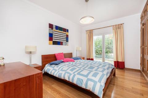 Moradias térreas T3 e T1, piscina, lote 5.250m2, Meco, Sesimbra