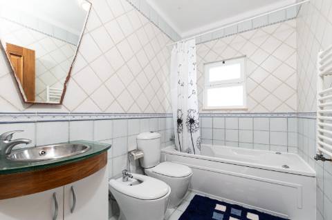 Moradias térreas T3 e T1, piscina, lote 5.250m2, Meco, Sesimbra