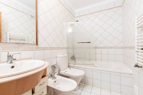 Moradias térreas T3 e T1, piscina, lote 5.250m2, Meco, Sesimbra