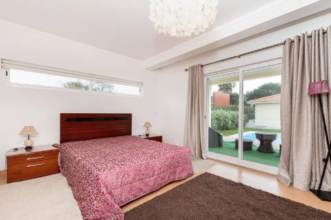 Moradias térreas T3 e T1, piscina, lote 5.250m2, Meco, Sesimbra