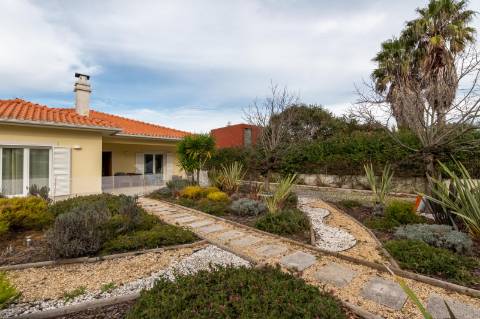 Moradias térreas T3 e T1, piscina, lote 5.250m2, Meco, Sesimbra