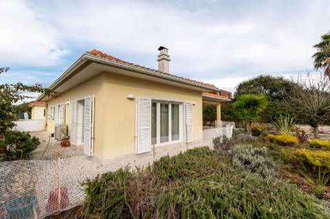 Moradias térreas T3 e T1, piscina, lote 5.250m2, Meco, Sesimbra