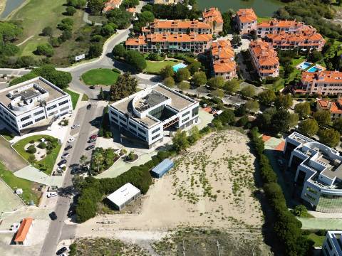 Lote de terreno para construção com 4906m2, na Quinta da Beloura, Sintra