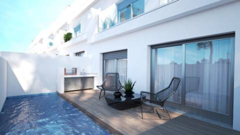 Nova moradia T3 com amplos terraços e piscina privada, na Fuseta, Algarve