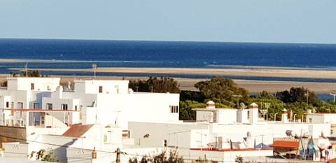 Nova moradia T3 com amplos terraços e piscina privada, na Fuseta, Algarve