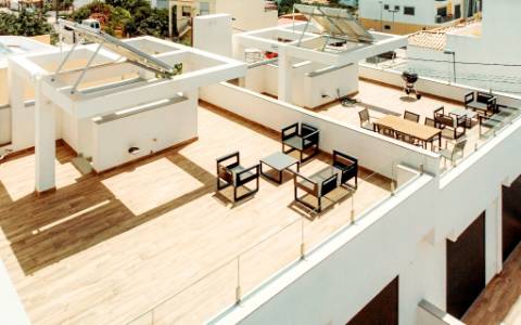 Nova moradia T3 com amplos terraços e piscina privada, na Fuseta, Algarve