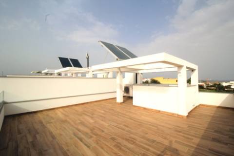 Nova moradia T3 com amplos terraços e piscina privada, na Fuseta, Algarve