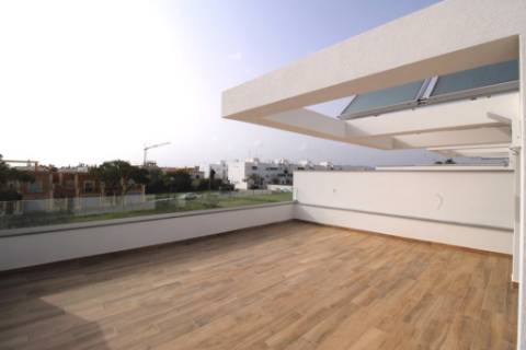 Nova moradia T3 com amplos terraços e piscina privada, na Fuseta, Algarve