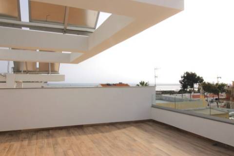 Nova moradia T3 com amplos terraços e piscina privada, na Fuseta, Algarve