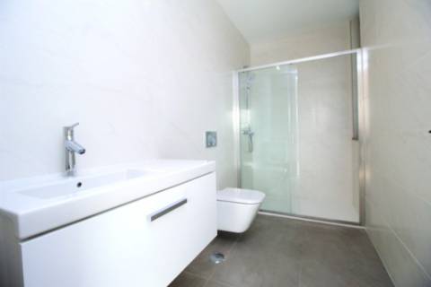 Nova moradia T3 com amplos terraços e piscina privada, na Fuseta, Algarve