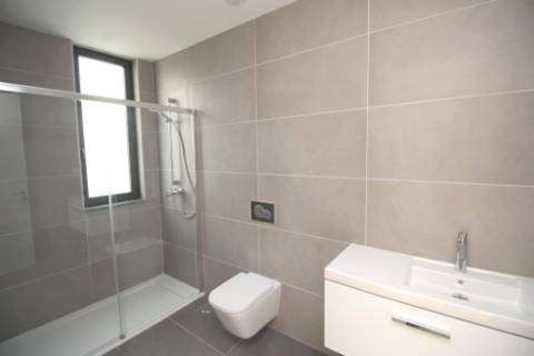 Nova moradia T3 com amplos terraços e piscina privada, na Fuseta, Algarve