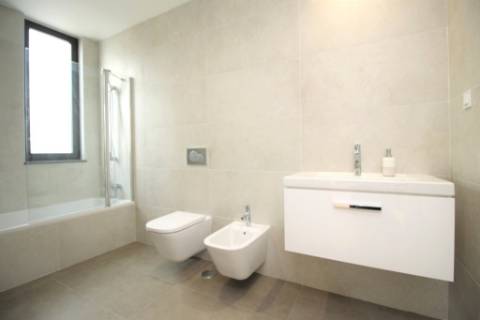 Nova moradia T3 com amplos terraços e piscina privada, na Fuseta, Algarve