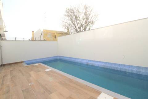 Nova moradia T3 com amplos terraços e piscina privada, na Fuseta, Algarve