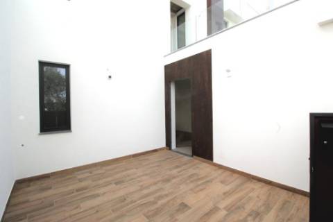 Nova moradia T3 com amplos terraços e piscina privada, na Fuseta, Algarve