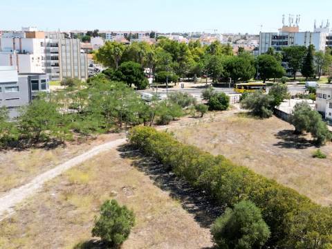 Excelente terreno urbano para construção, na marginal Montijo