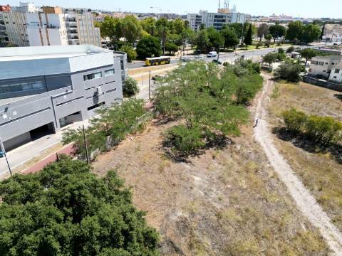 Excelente terreno urbano para construção, na marginal Montijo