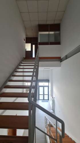 Amplo Armazém com escritórios na Nacional 10, Alverca do Ribatejo