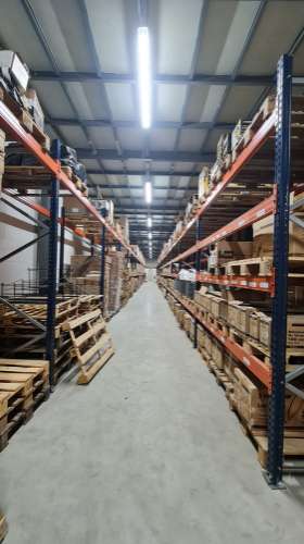 Amplo Armazém com escritórios na Nacional 10, Alverca do Ribatejo