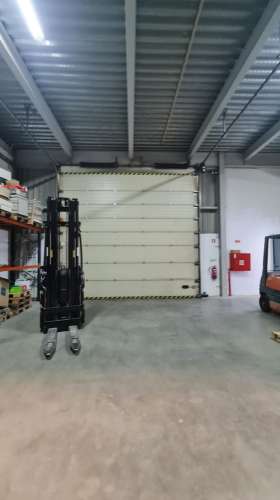 Amplo Armazém com escritórios na Nacional 10, Alverca do Ribatejo