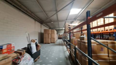 Amplo Armazém com escritórios na Nacional 10, Alverca do Ribatejo