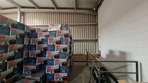 Amplo Armazém com escritórios na Nacional 10, Alverca do Ribatejo