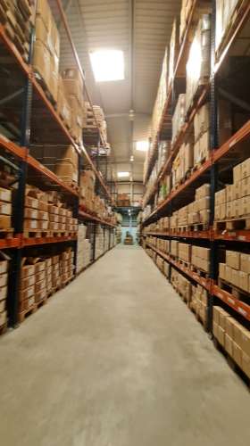 Amplo Armazém com escritórios na Nacional 10, Alverca do Ribatejo