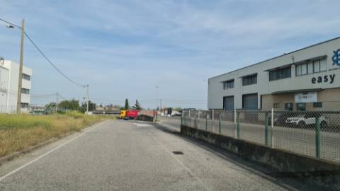 Amplo Armazém com escritórios na Nacional 10, Alverca do Ribatejo