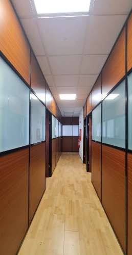 Amplo Armazém com escritórios na Nacional 10, Alverca do Ribatejo