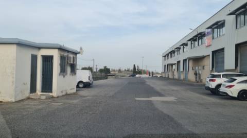 Amplo Armazém com escritórios na Nacional 10, Alverca do Ribatejo