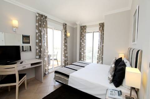 Luxuosas moradias V3 equipadas e mobiladas em Golfe Country Clube, Algarve