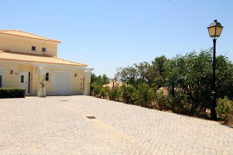 Luxuosas moradias V3 equipadas e mobiladas em Golfe Country Clube, Algarve