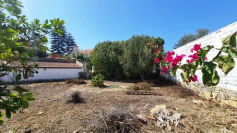 Moradia T6, lote 915m2, próxima da praia, na Parede, Cascais