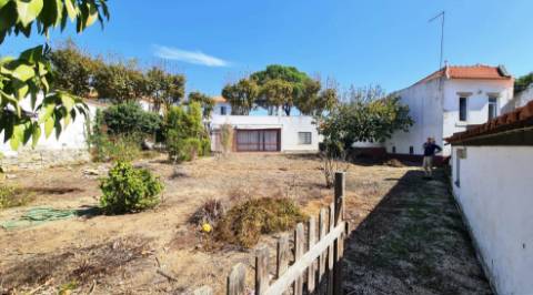 Moradia T6, lote 915m2, próxima da praia, na Parede, Cascais